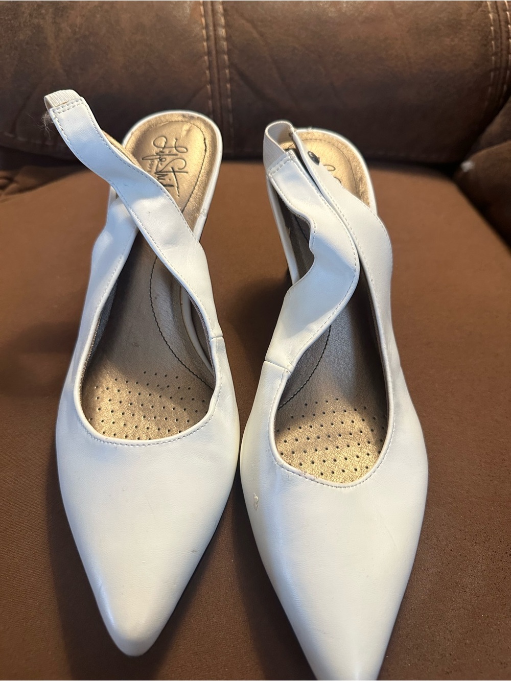 Women's White Slingback Pointed-Toe Shoes